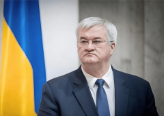 于是就有了副外长这趟北