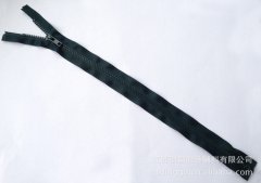 并因此受到法律制裁