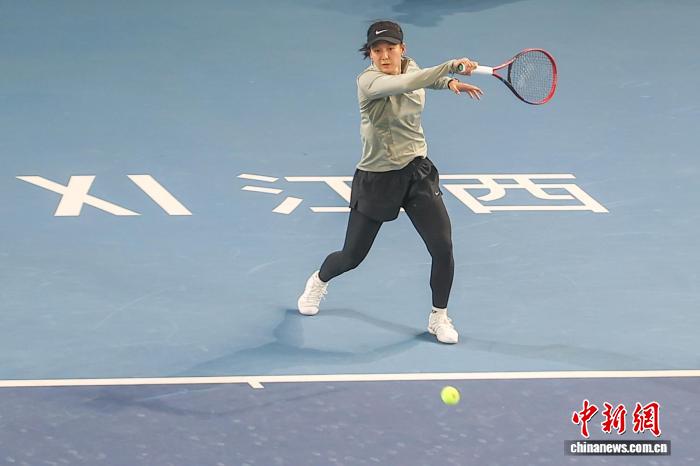 江西九江网球公开赛：郑妩双在主场击败乌克兰