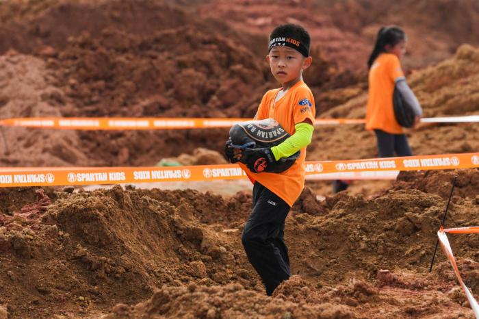 2022斯巴达勇士儿童赛深圳收官 小勇士斩获多组冠