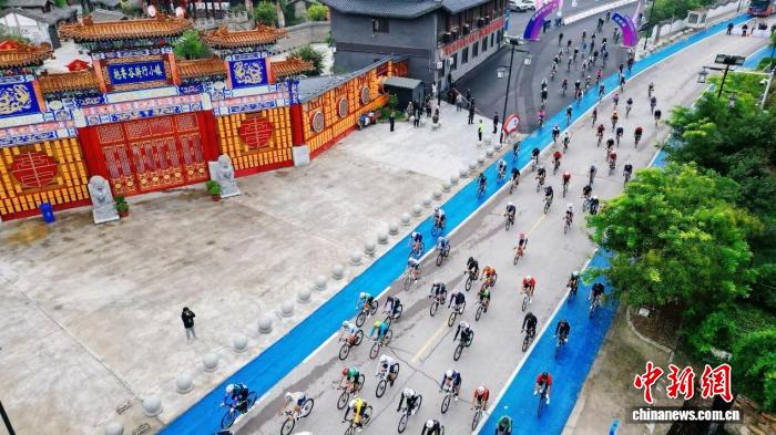 千名车手挑战太行山赛道 邢台站自行车赛上演速