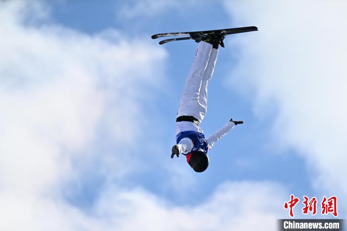 中国自由式滑雪空中技巧队亚冬会摘4金4银2铜 巩