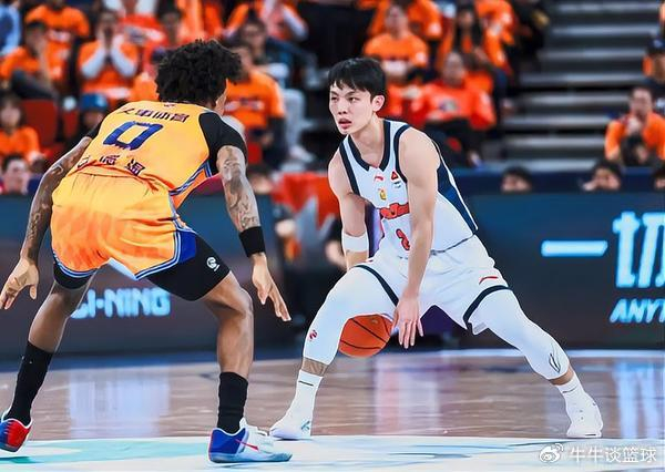 广东男篮内线崩盘惨败上海 外援乏力引用人争议