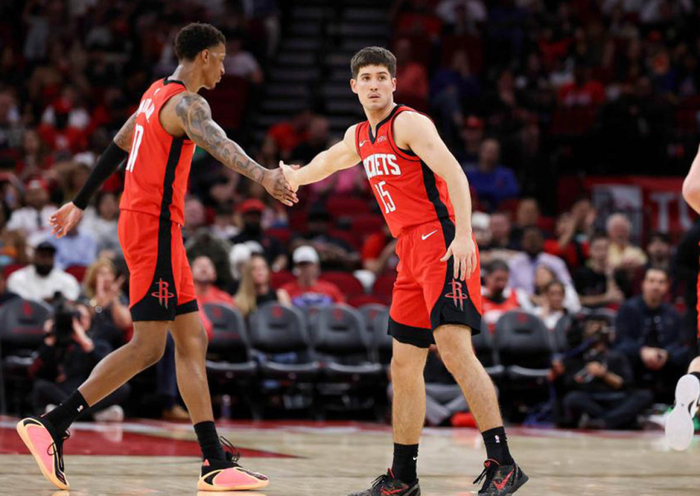 火箭力克猛龙锁定西部第三 申京失误成隐患