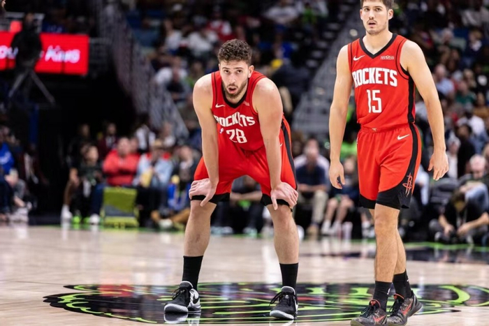 火箭骑士锁定季后赛！西部第三争夺白热化，快