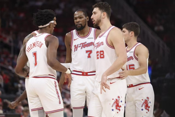 火箭骑士锁定季后赛！西部第三争夺白热化，快