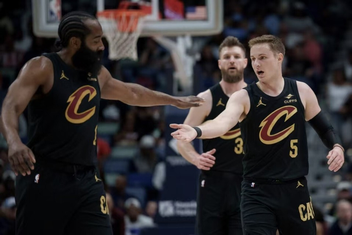 火箭骑士锁定季后赛！西部第三争夺白热化，快