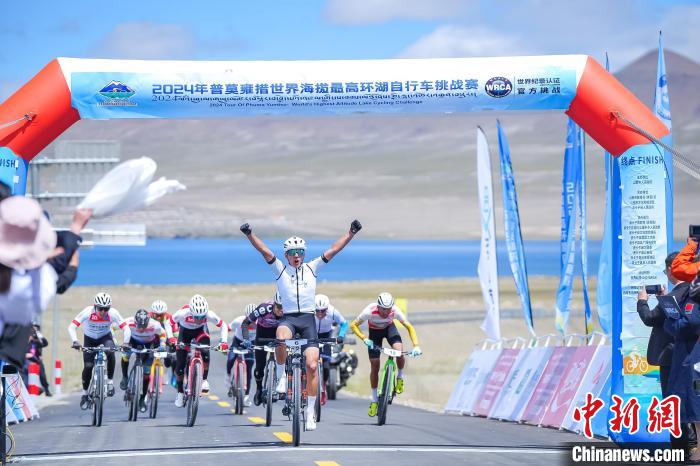 西藏山南浪卡子县普姆雍措高原环湖自行车挑战
